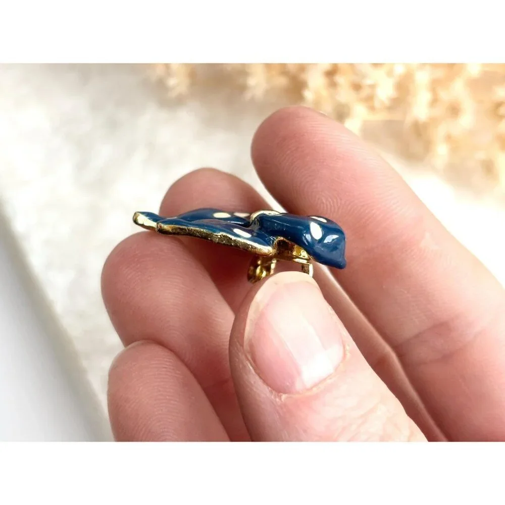 Polka Dot Blue & White Ribboned Bow Gold Toned Enameled Vintage Brooch